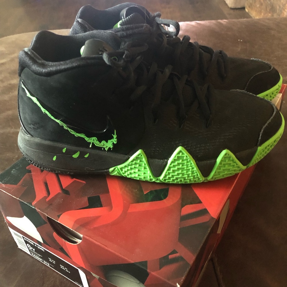 Boys Kyrie 4 GS